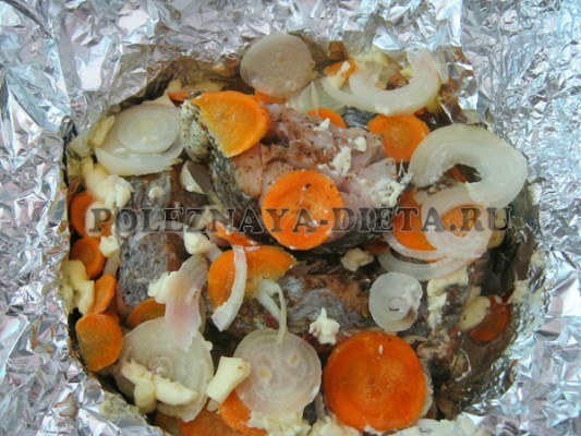 рыба диетическая запеченная с овощами в фольгами. рецепты блюд для диеты